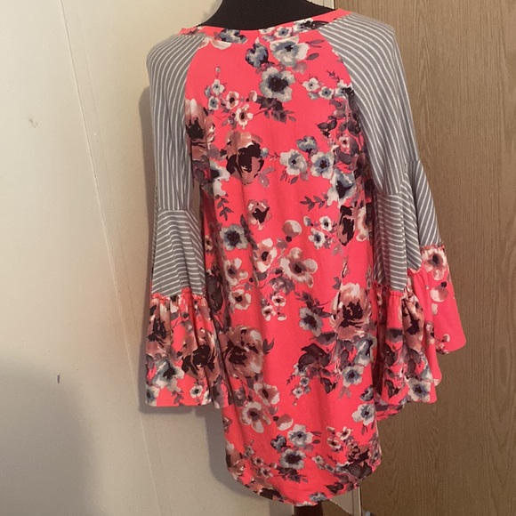 •blouse• - Picture 4 of 6